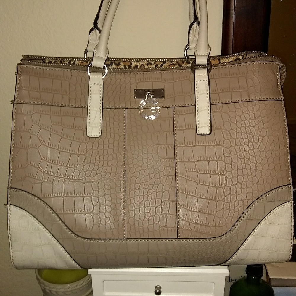 Guess purse 👜